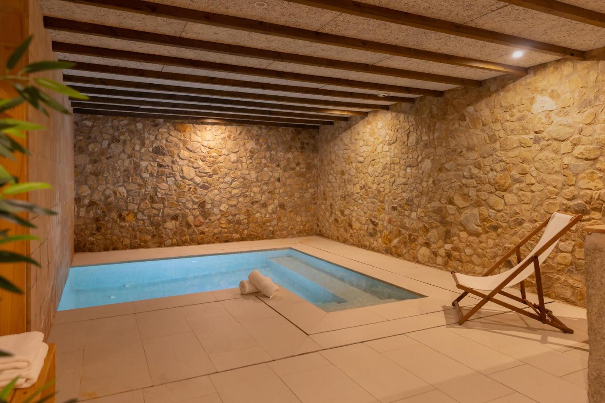 Can Bufi Espectacular Casa Con Piscina Interior Llagostera Exteriör bild