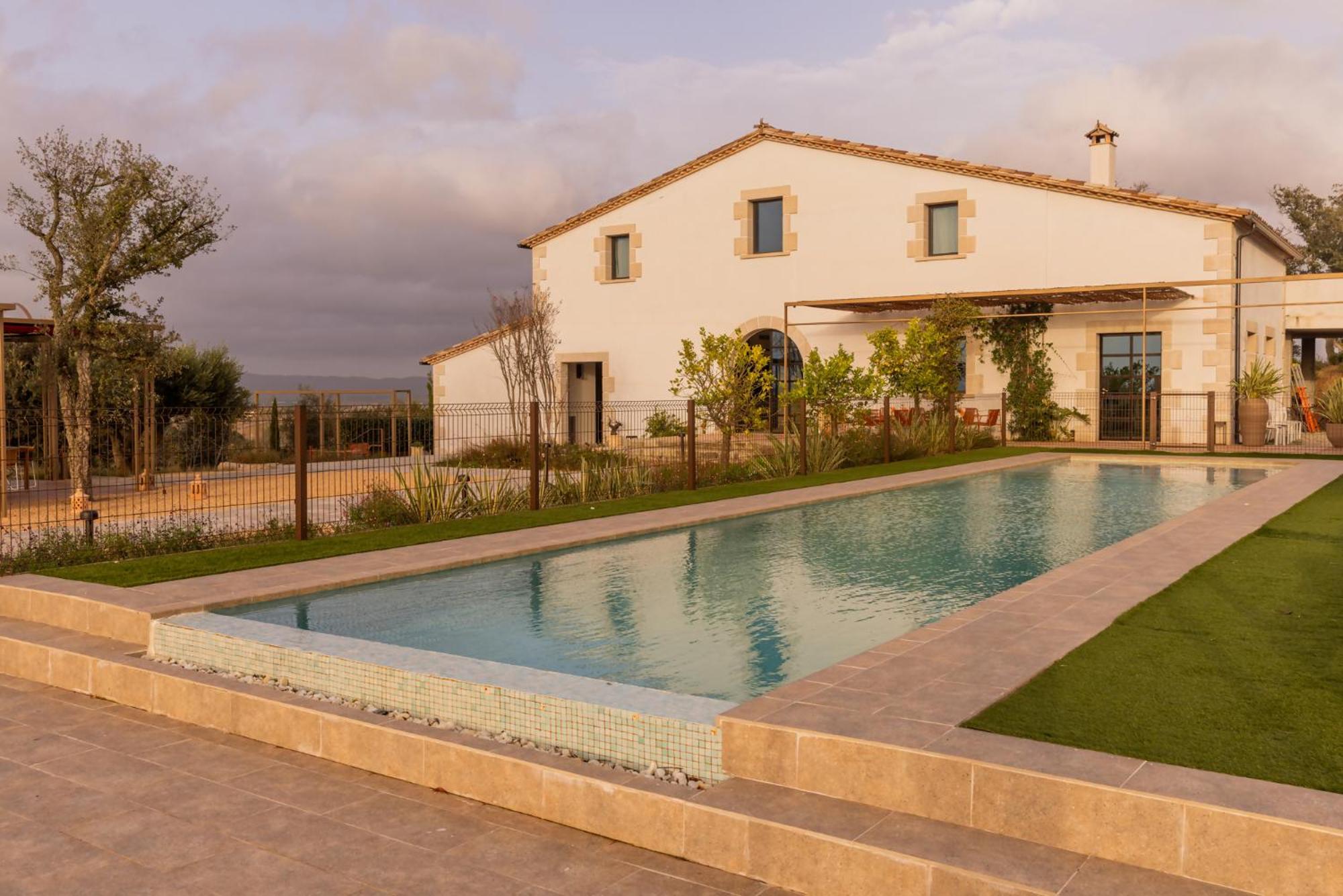 Can Bufi Espectacular Casa Con Piscina Interior Llagostera Exteriör bild